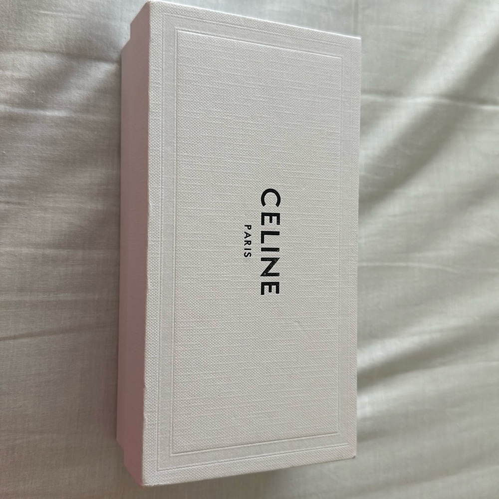 Sunglasses box with the cloth